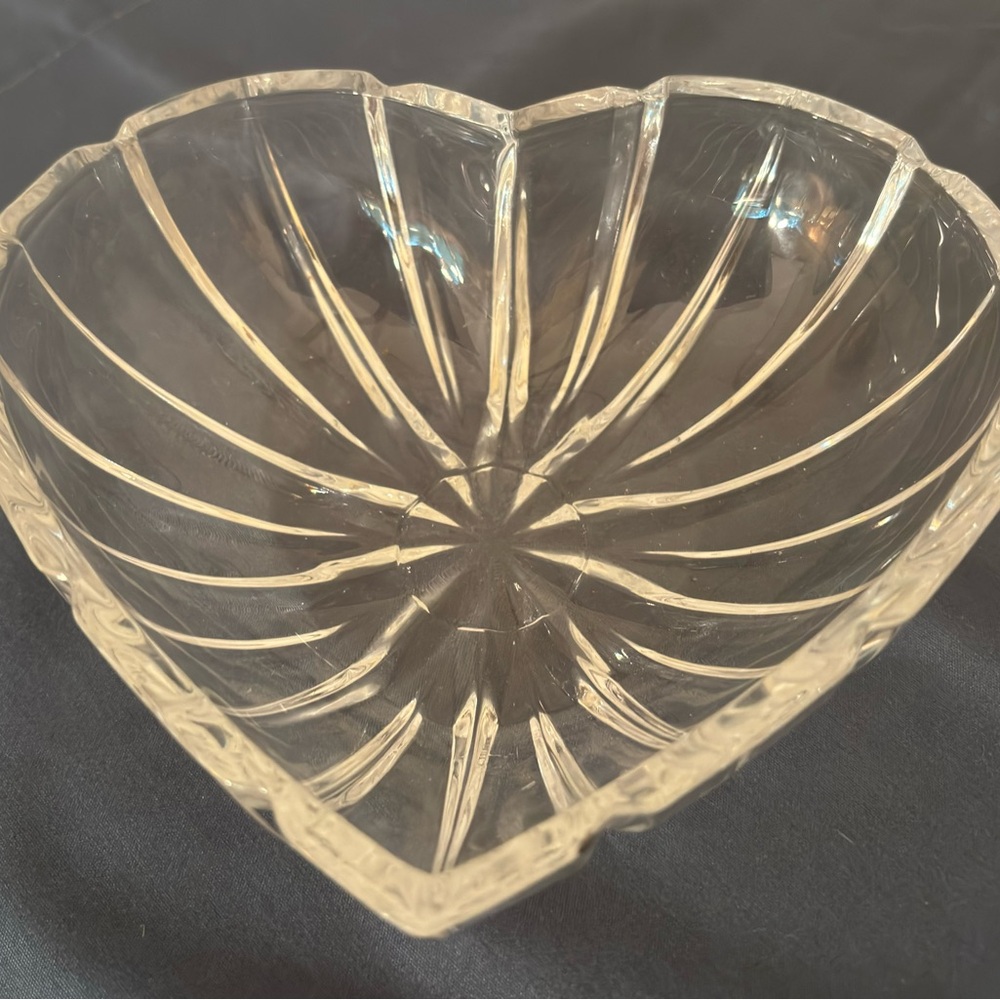 Elegant Heart-Shaped Glass Bowl